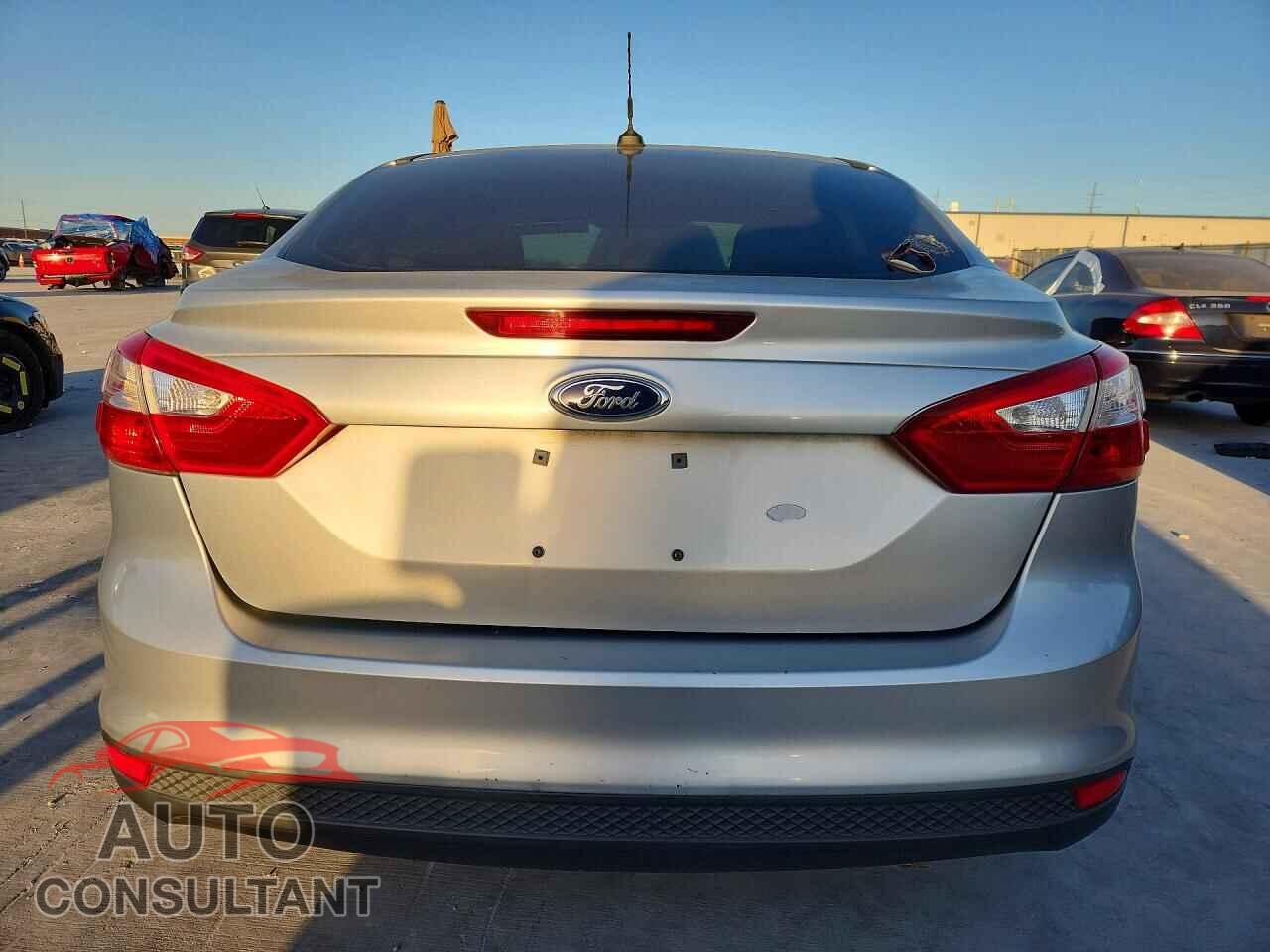 FORD FOCUS 2014 - 1FADP3F2XEL109441