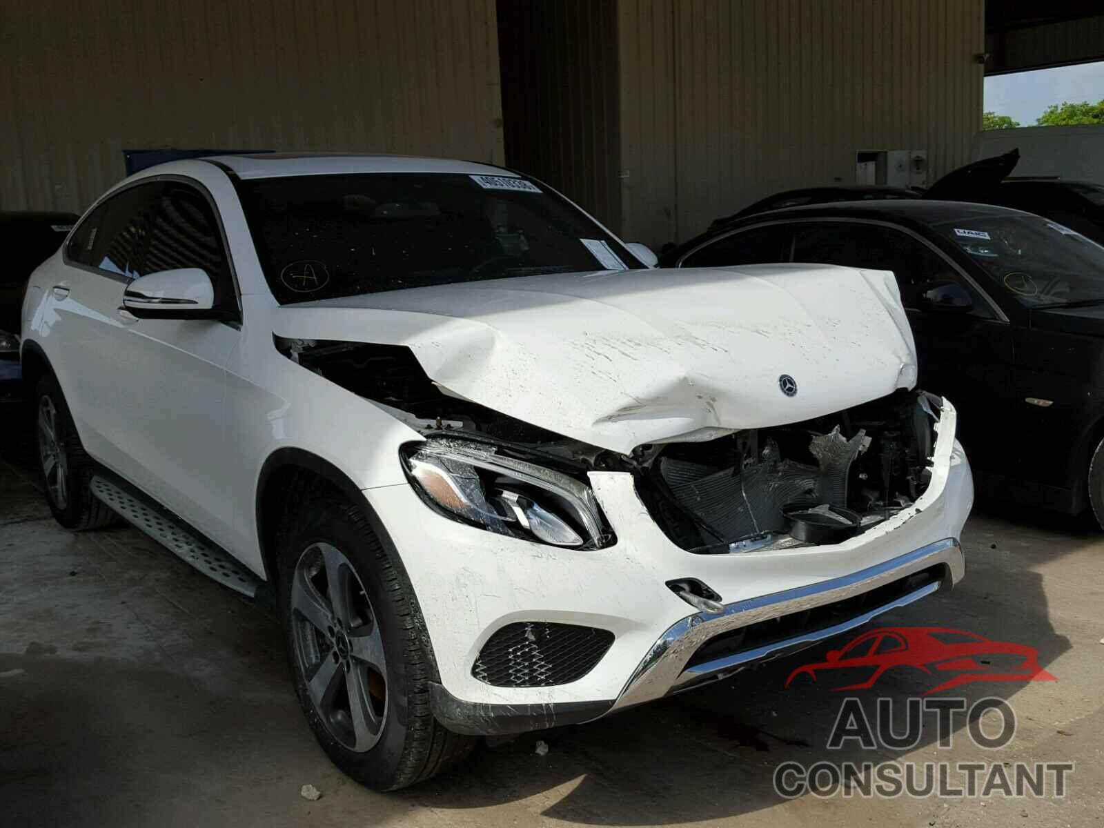 MERCEDES-BENZ GLC COUPE 300 4MATIC 2018 - WDC0J4KB8JF384220