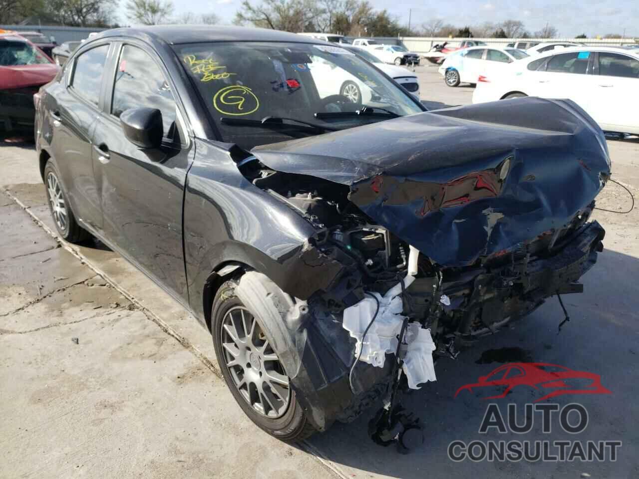 TOYOTA YARIS 2017 - 3MYDLBYV3HY155388