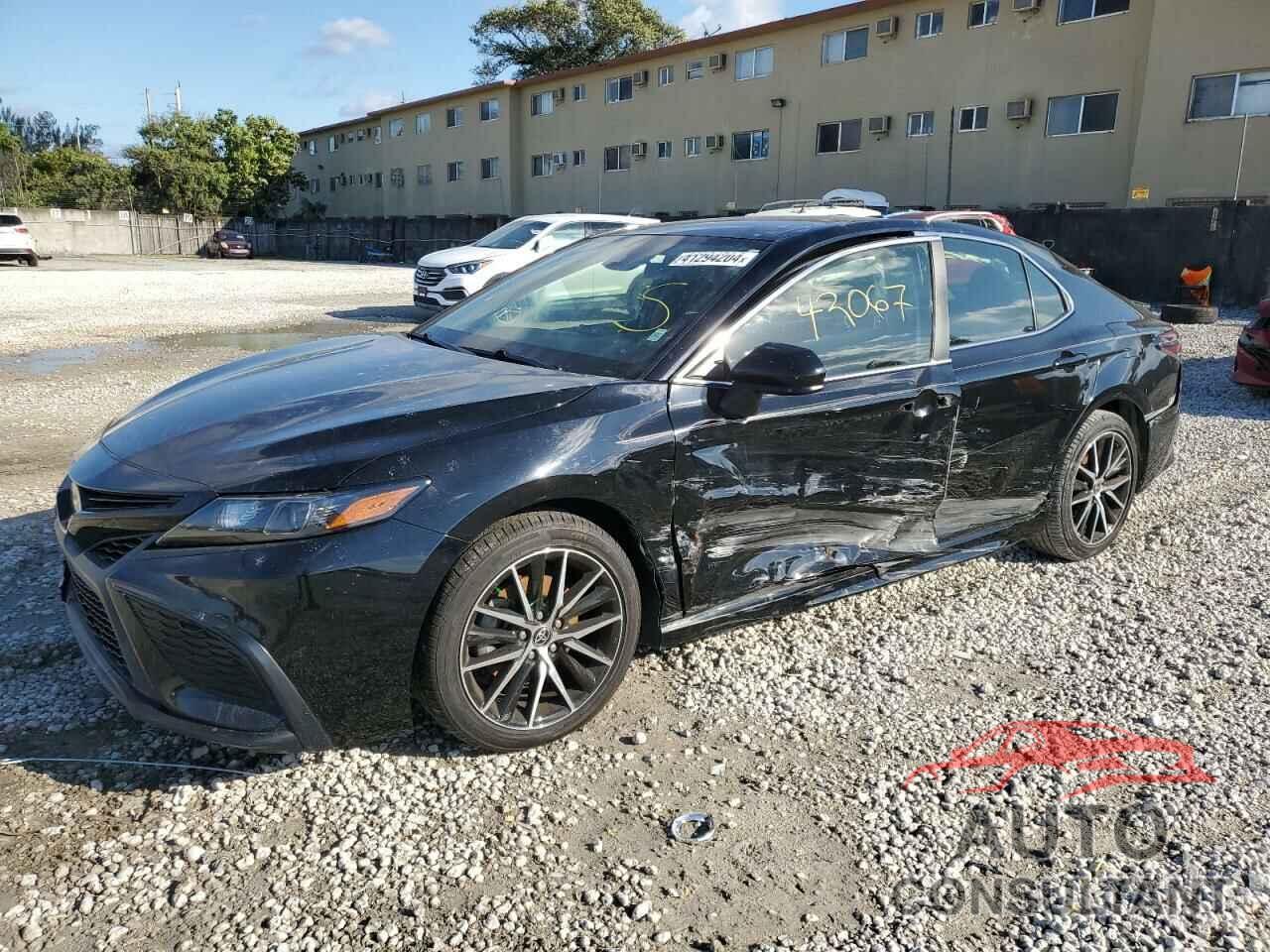TOYOTA CAMRY 2021 - 4T1G11AK4MU441769