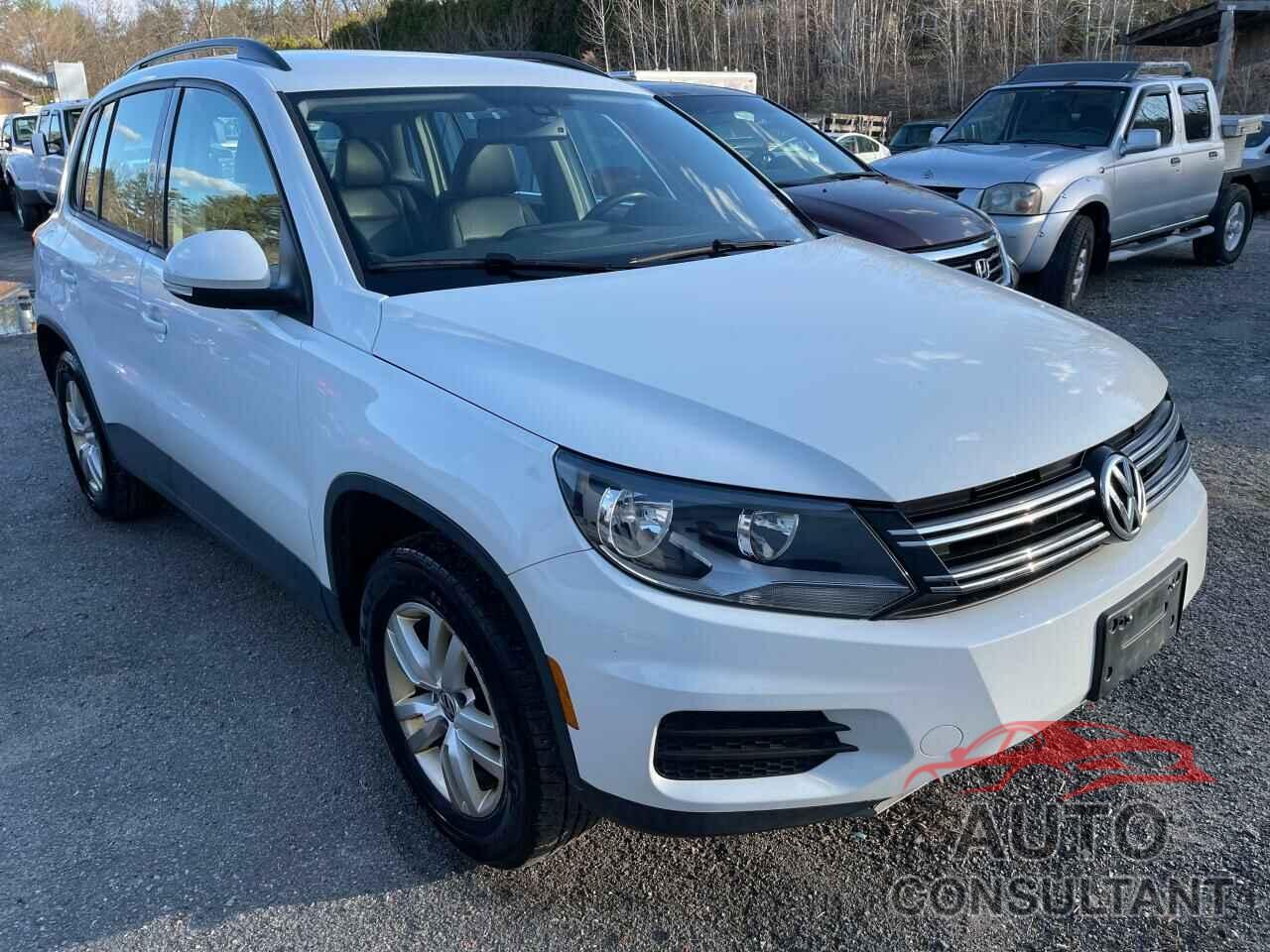 VOLKSWAGEN TIGUAN 2016 - WVGBV7AX0GW554964