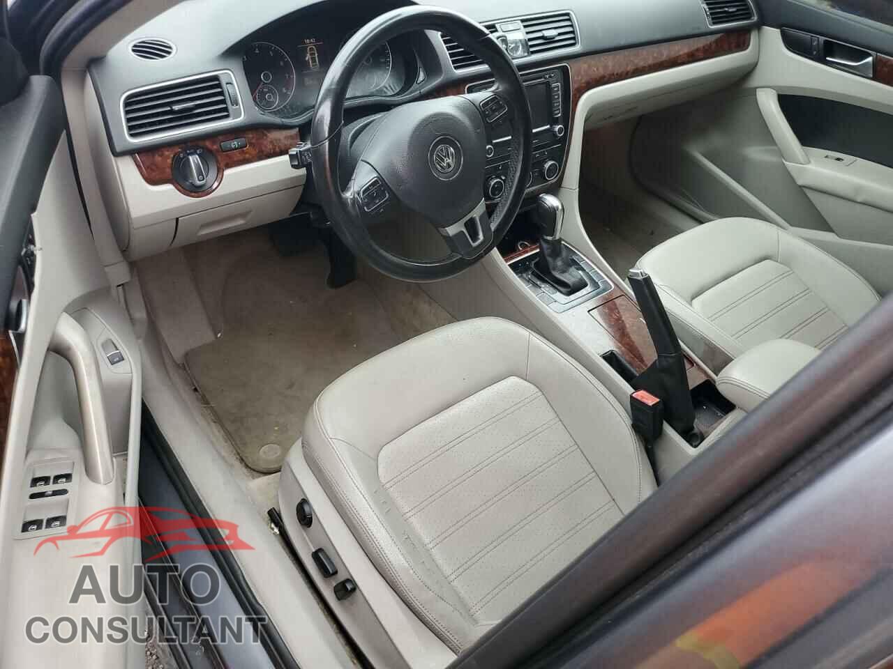 VOLKSWAGEN PASSAT 2012 - 1VWCP7A33CC030331