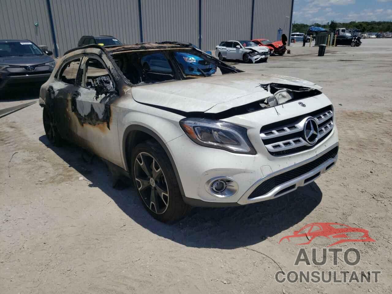 MERCEDES-BENZ GLA-CLASS 2019 - WDCTG4GBXKU019233