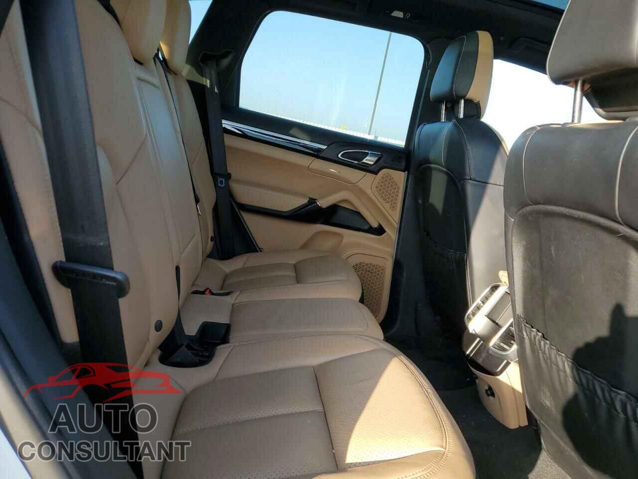 PORSCHE CAYENNE 2016 - WP1AA2A29GLA08683