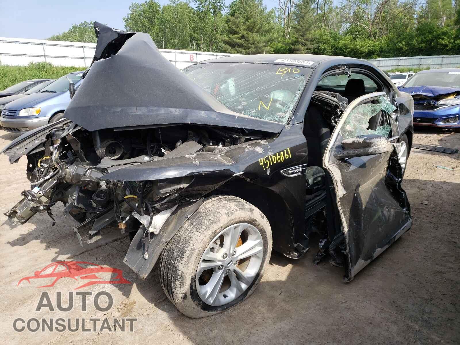 FORD TAURUS 2018 - 1FAHP2E85JG101042