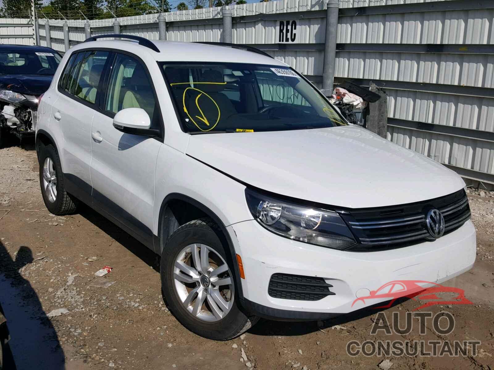 VOLKSWAGEN TIGUAN S 2016 - WVGAV7AX6GW552485