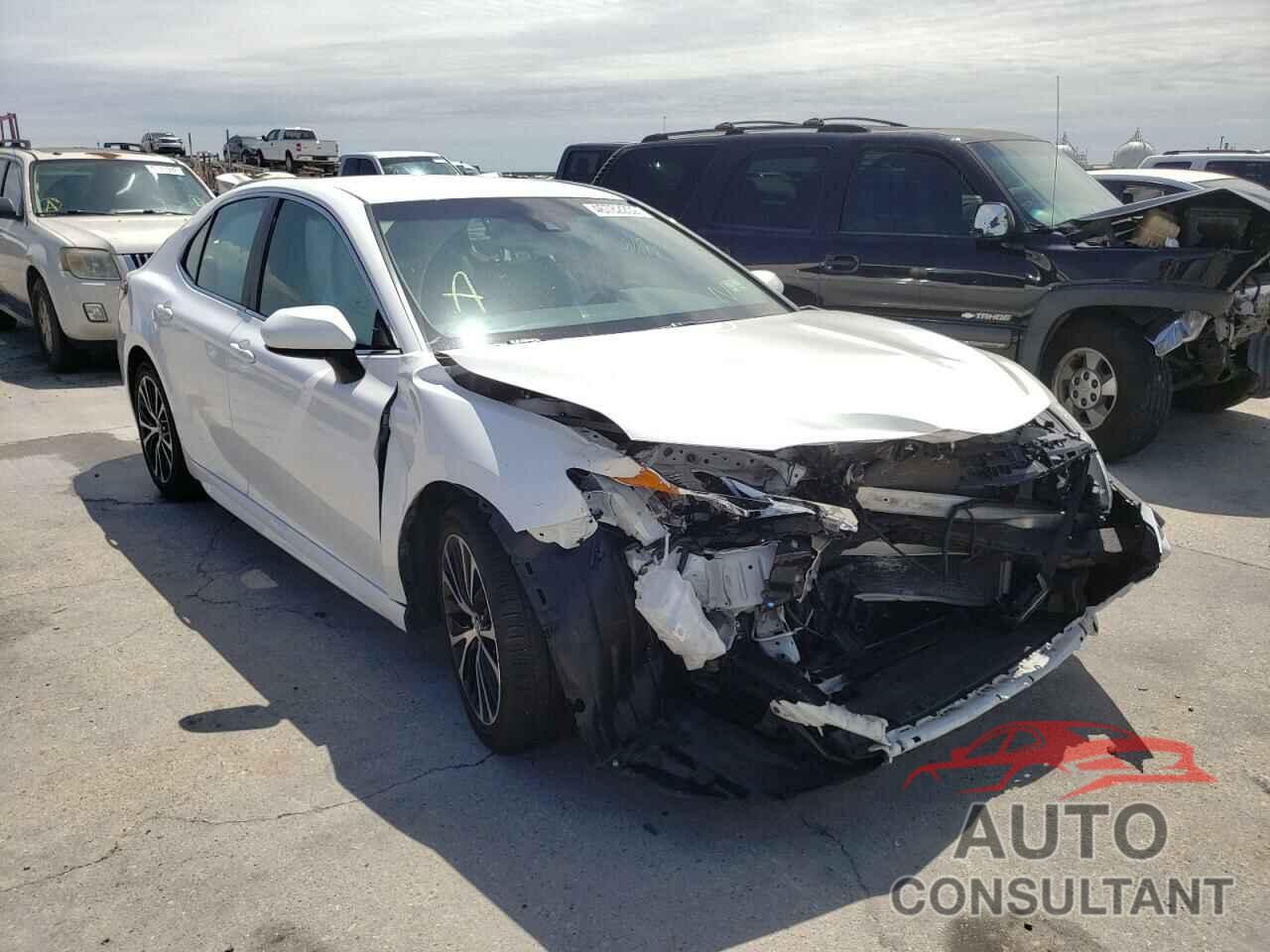 TOYOTA CAMRY 2018 - 4T1B11HK2JU552025
