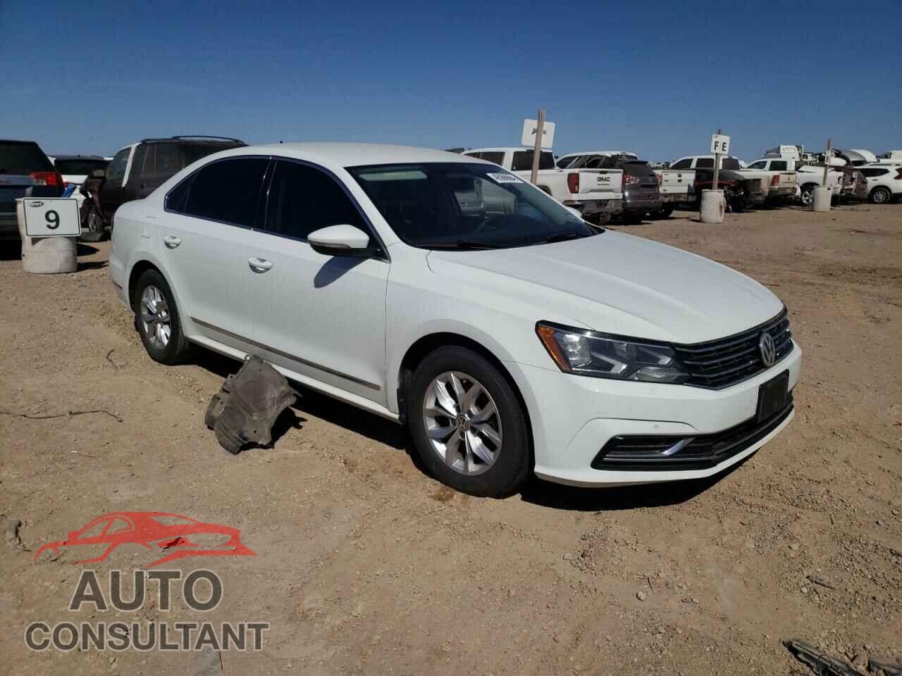 VOLKSWAGEN PASSAT 2017 - 1VWAT7A32HC050855