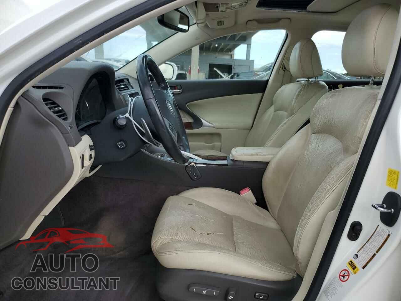 LEXUS IS 2011 - JTHCF5C29B2035017