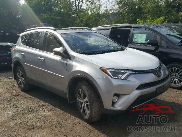 TOYOTA RAV4 XLE 2018 - JTMRFREV0JD240836