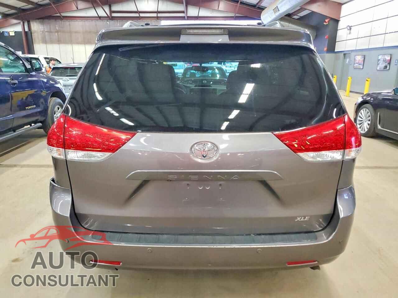 TOYOTA SIENNA 2013 - 5TDYK3DC1DS327660