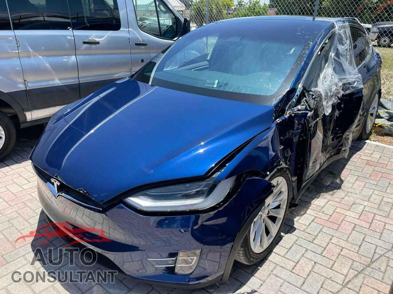 TESLA MODEL X 2017 - 5YJXCBE23HF043997
