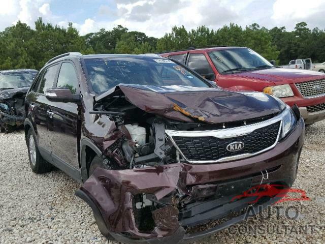 KIA SORENTO LX 2015 - 5XYKT4A70FG547954