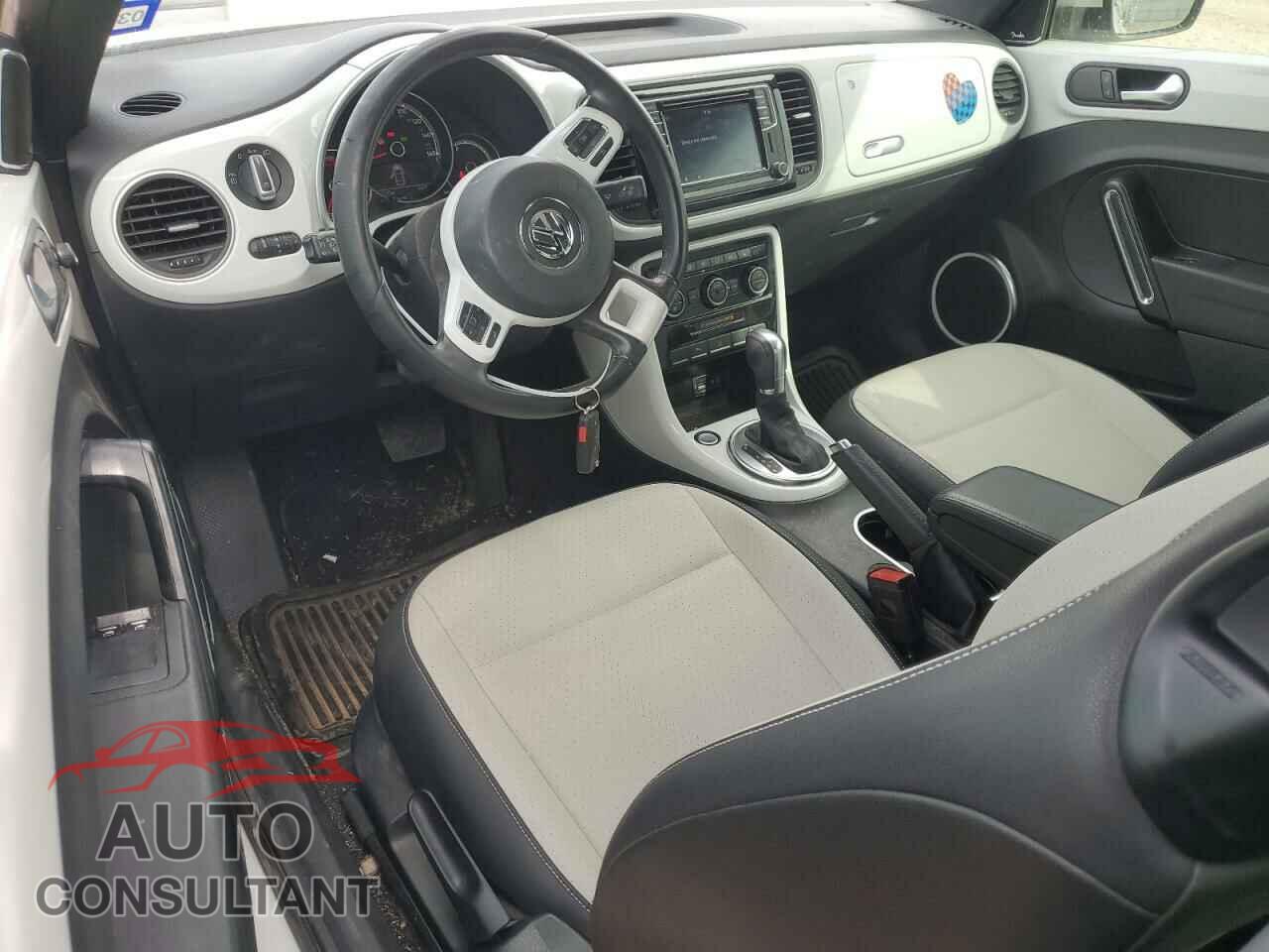 VOLKSWAGEN BEETLE 2019 - 3VWJD7AT5KM710180