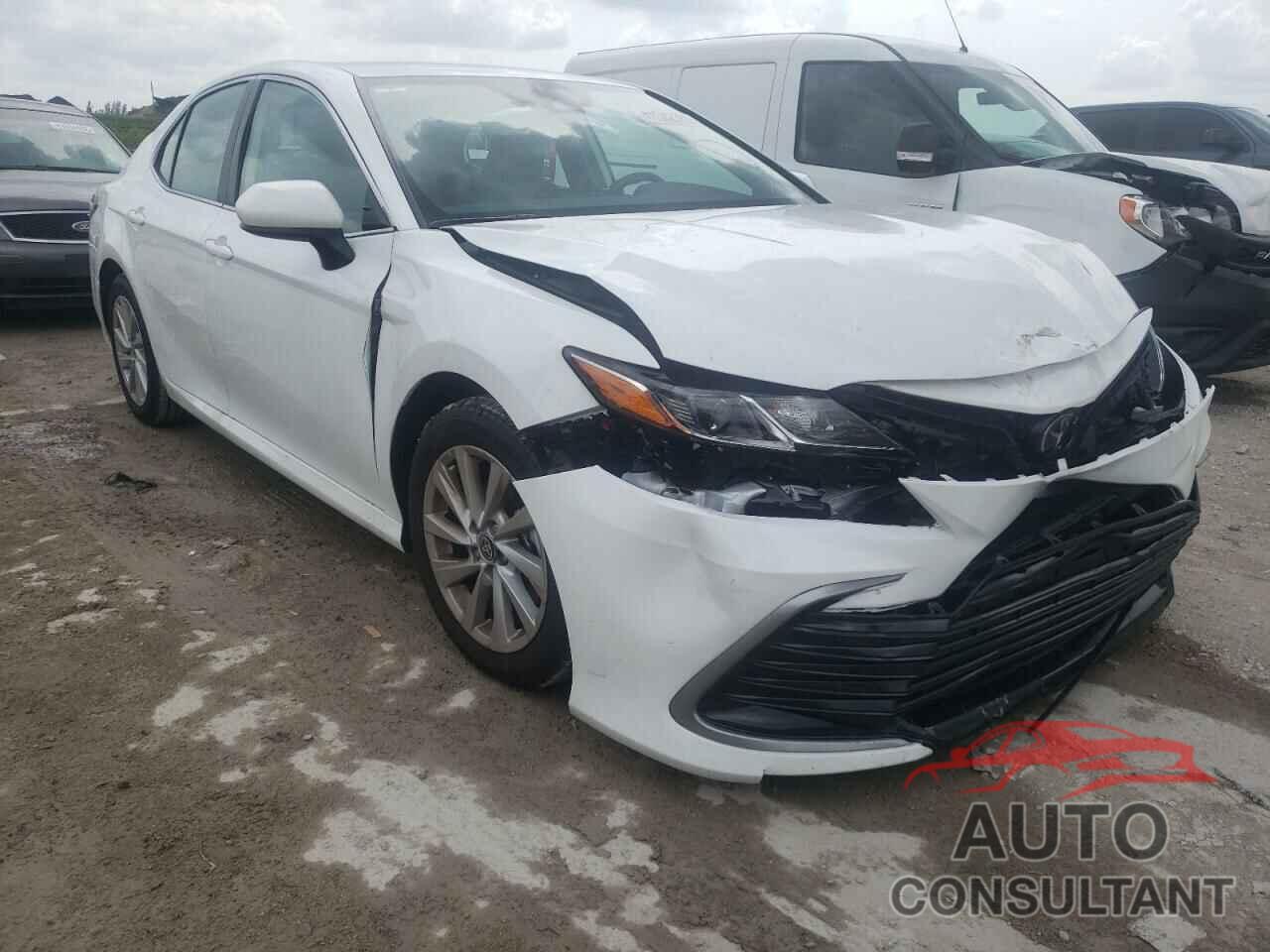 TOYOTA CAMRY 2022 - 4T1C11AK4NU649358
