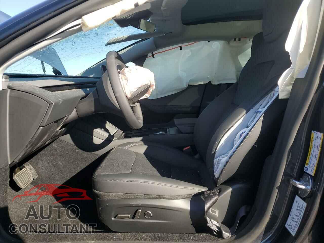 TESLA MODEL 3 2025 - 5YJ3E1EA2SF920979