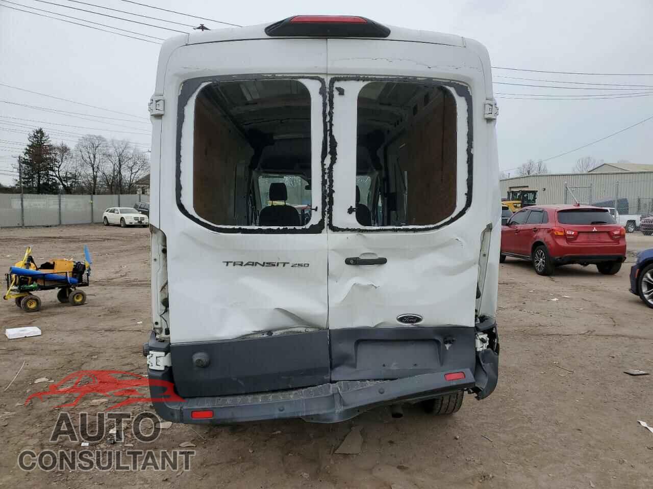 FORD TRANSIT 2018 - 1FTYR2CM3JKA50545