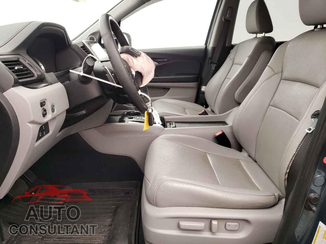 HONDA PILOT 2018 - 5FNYF6H01JB005154