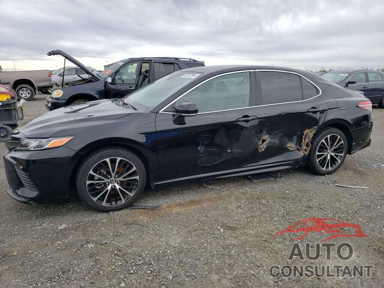 TOYOTA CAMRY 2018 - 4T1B11HK4JU141080