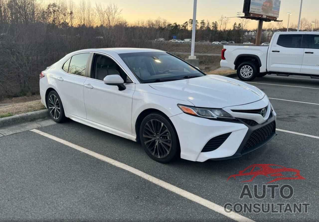 TOYOTA CAMRY 2018 - 4T1B11HK0JU601206