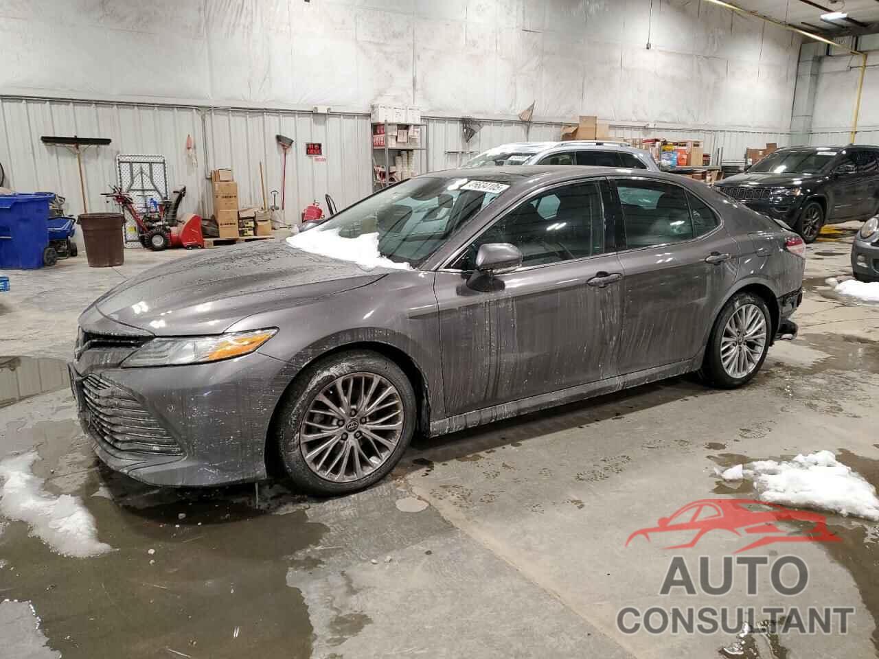 TOYOTA CAMRY 2018 - 4T1B11HK2JU035811