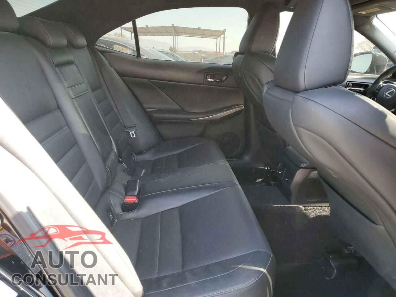 LEXUS IS 2015 - JTHBF1D20F5047323