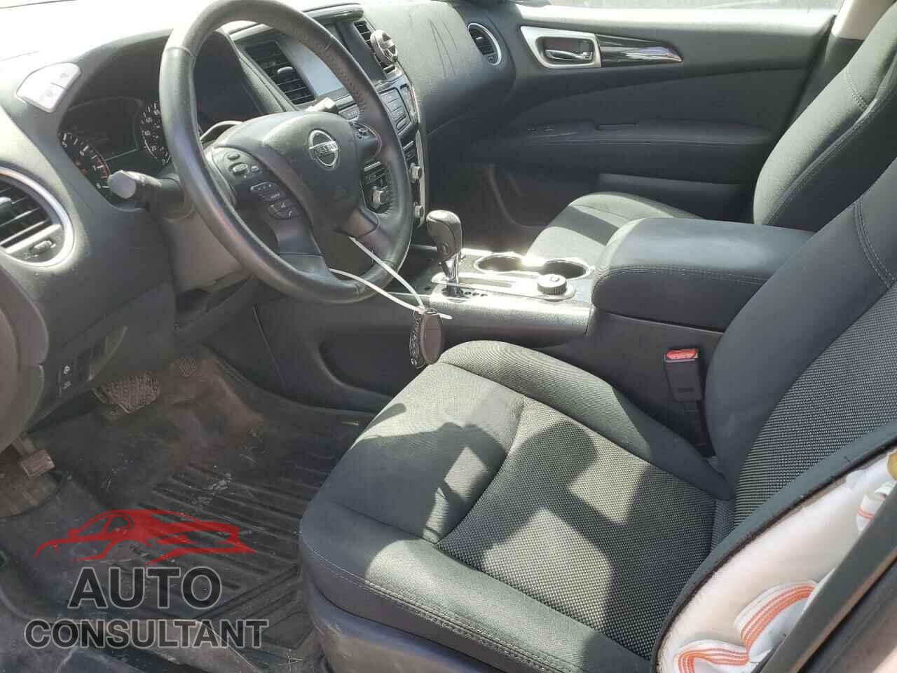 NISSAN PATHFINDER 2017 - 5N1DR2MM2HC668761