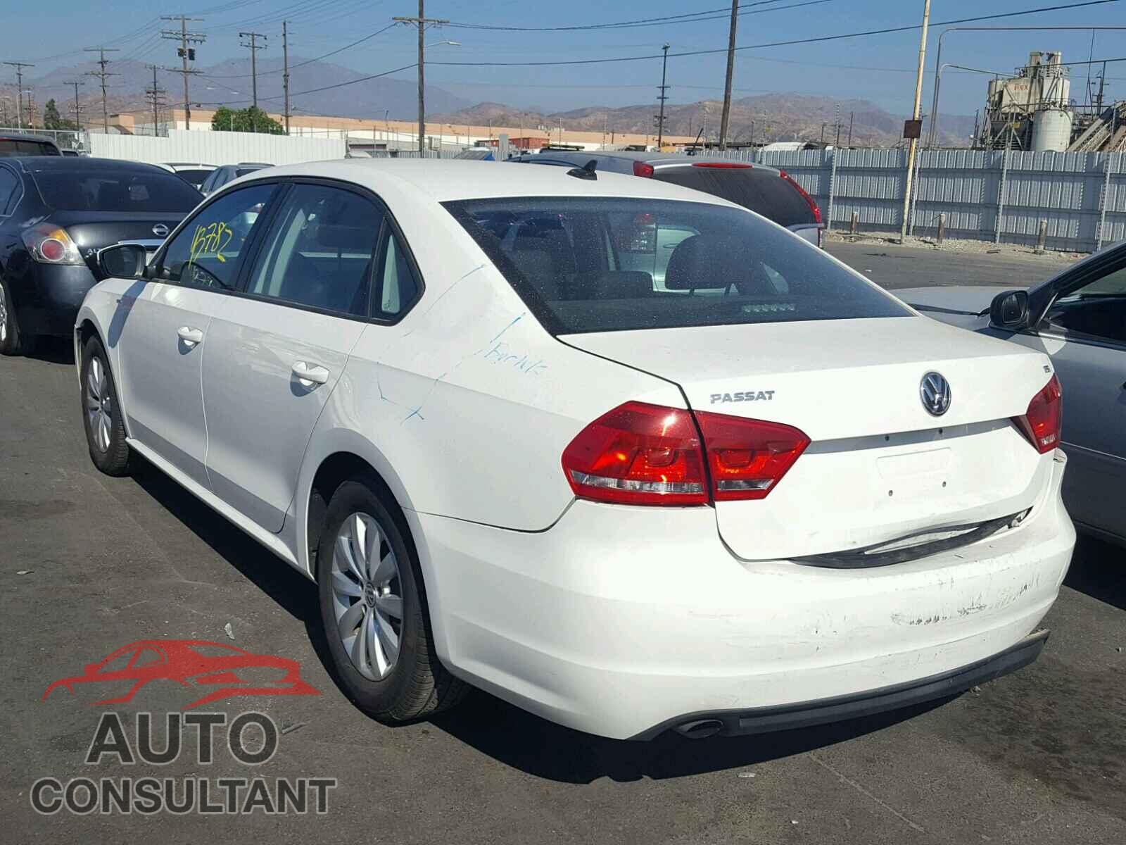 VOLKSWAGEN PASSAT 2015 - 1VWAT7A32FC054238