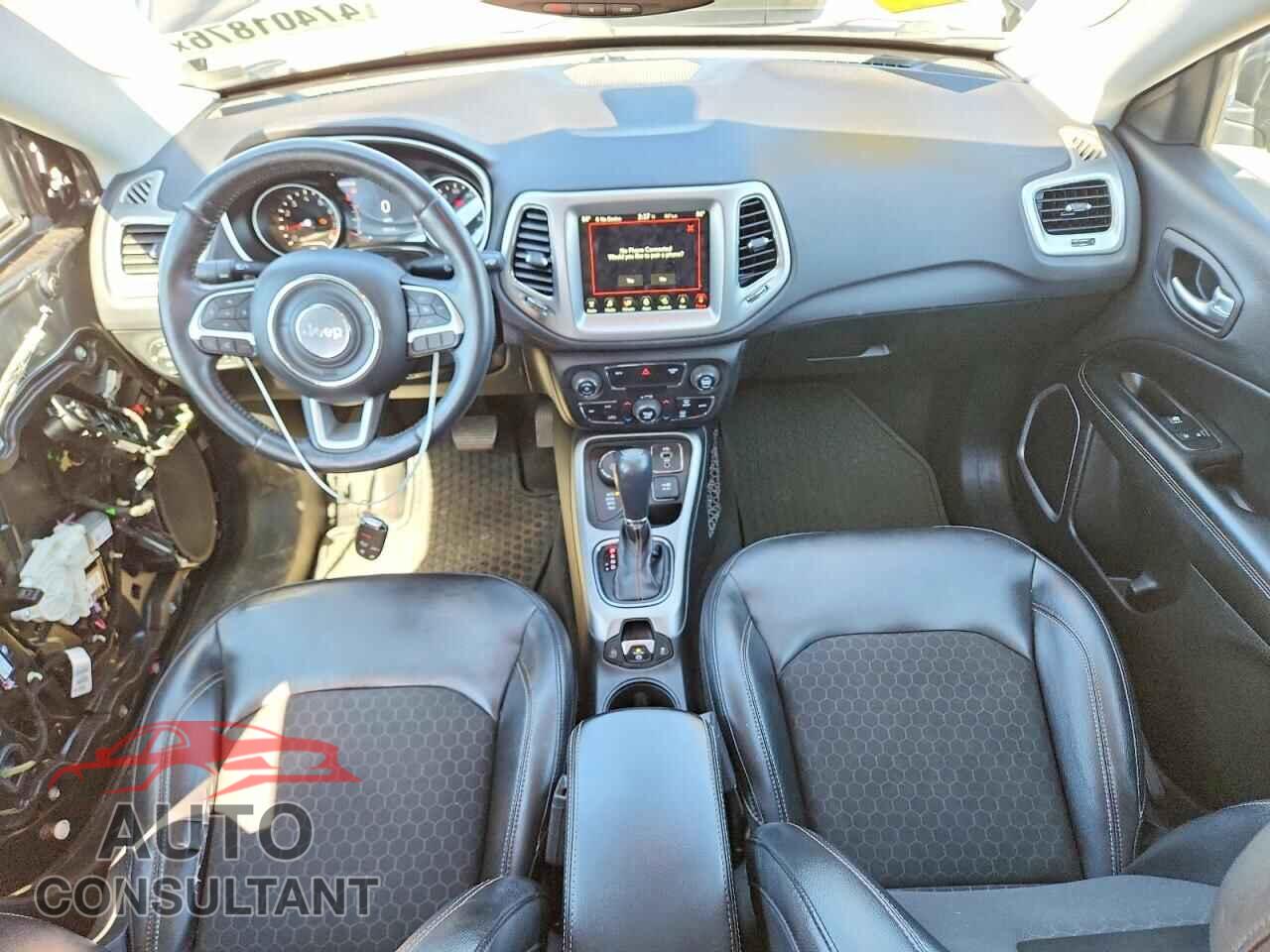 JEEP COMPASS 2018 - 3C4NJDBB4JT202840