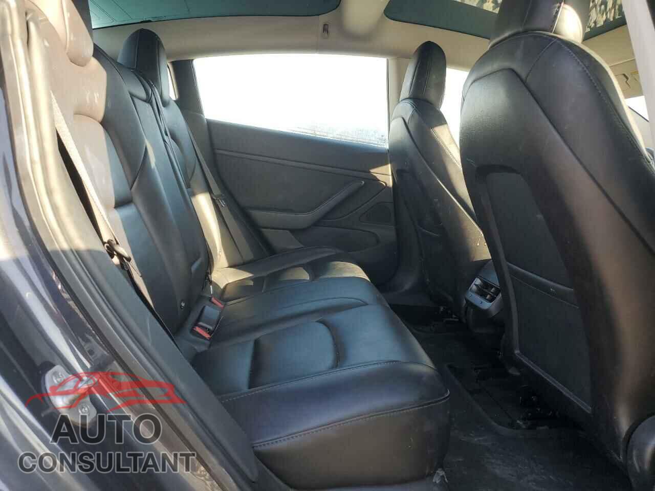 TESLA MODEL 3 2018 - 5YJ3E1EA3JF123803