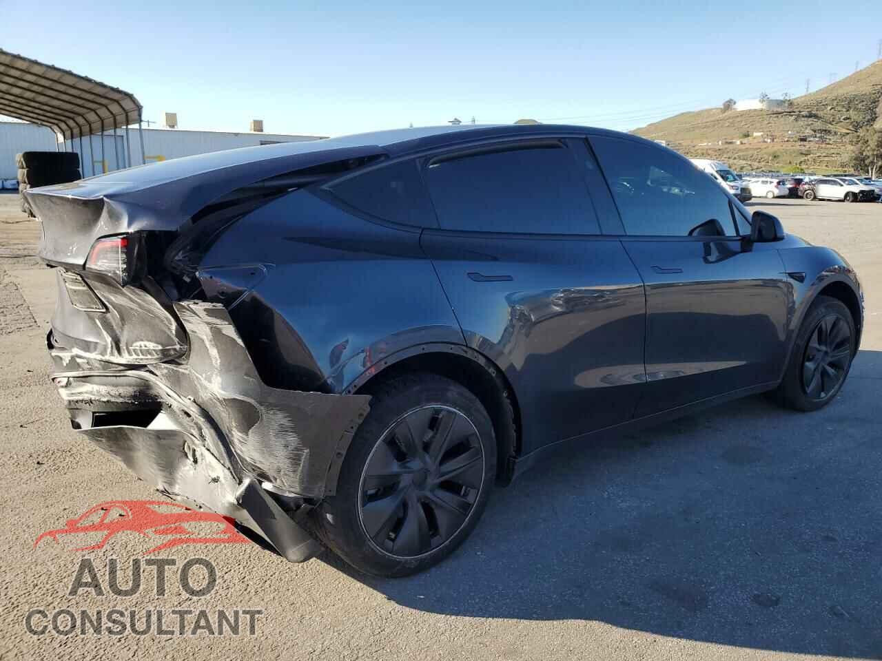 TESLA MODEL Y 2024 - 7SAYGDED7RF108604