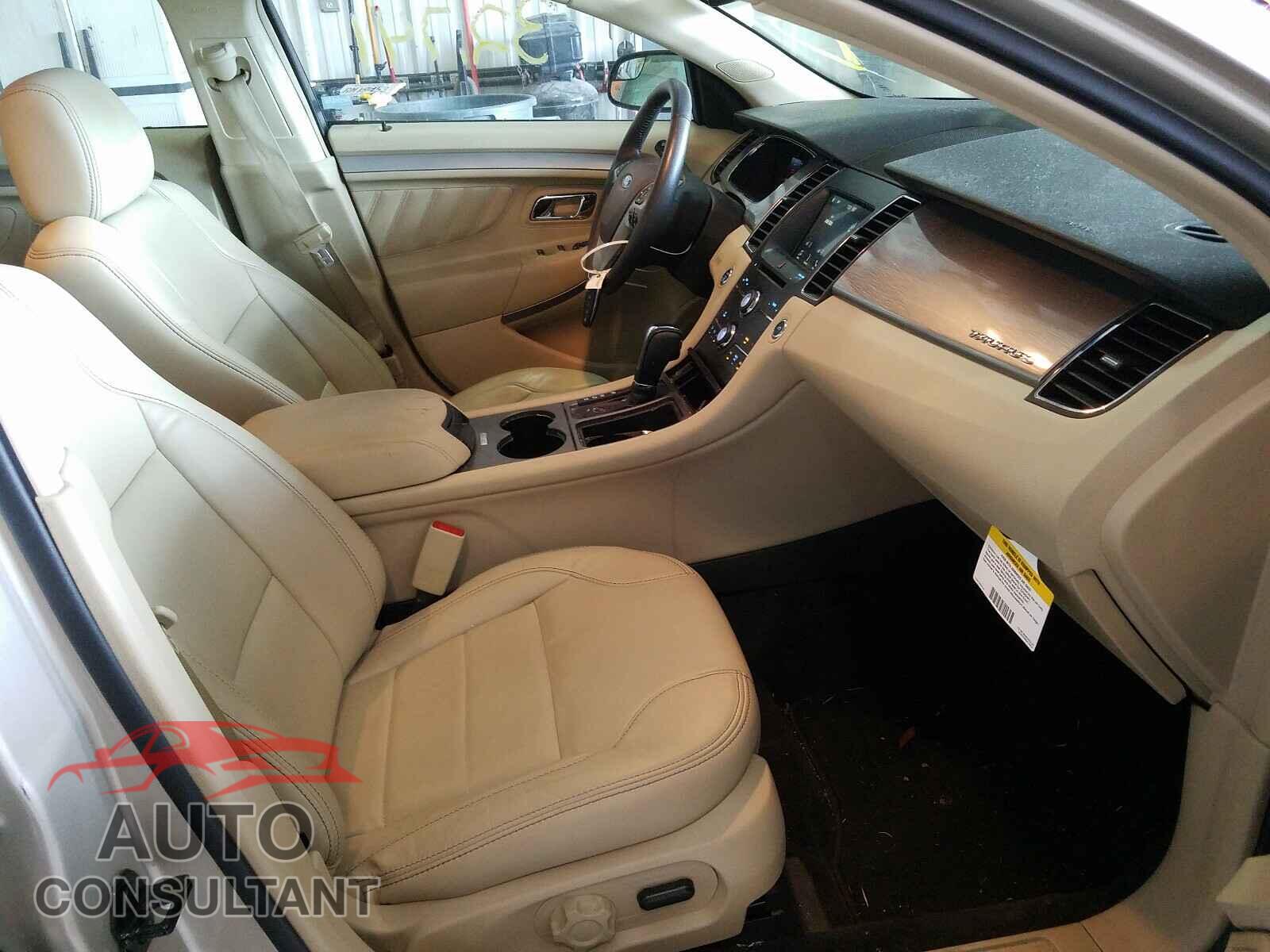 FORD TAURUS 2018 - 1FAHP2E86JG113149