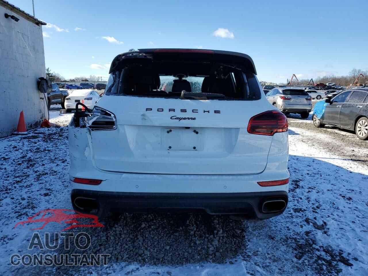 PORSCHE CAYENNE 2016 - WP1AA2A28GKA11872