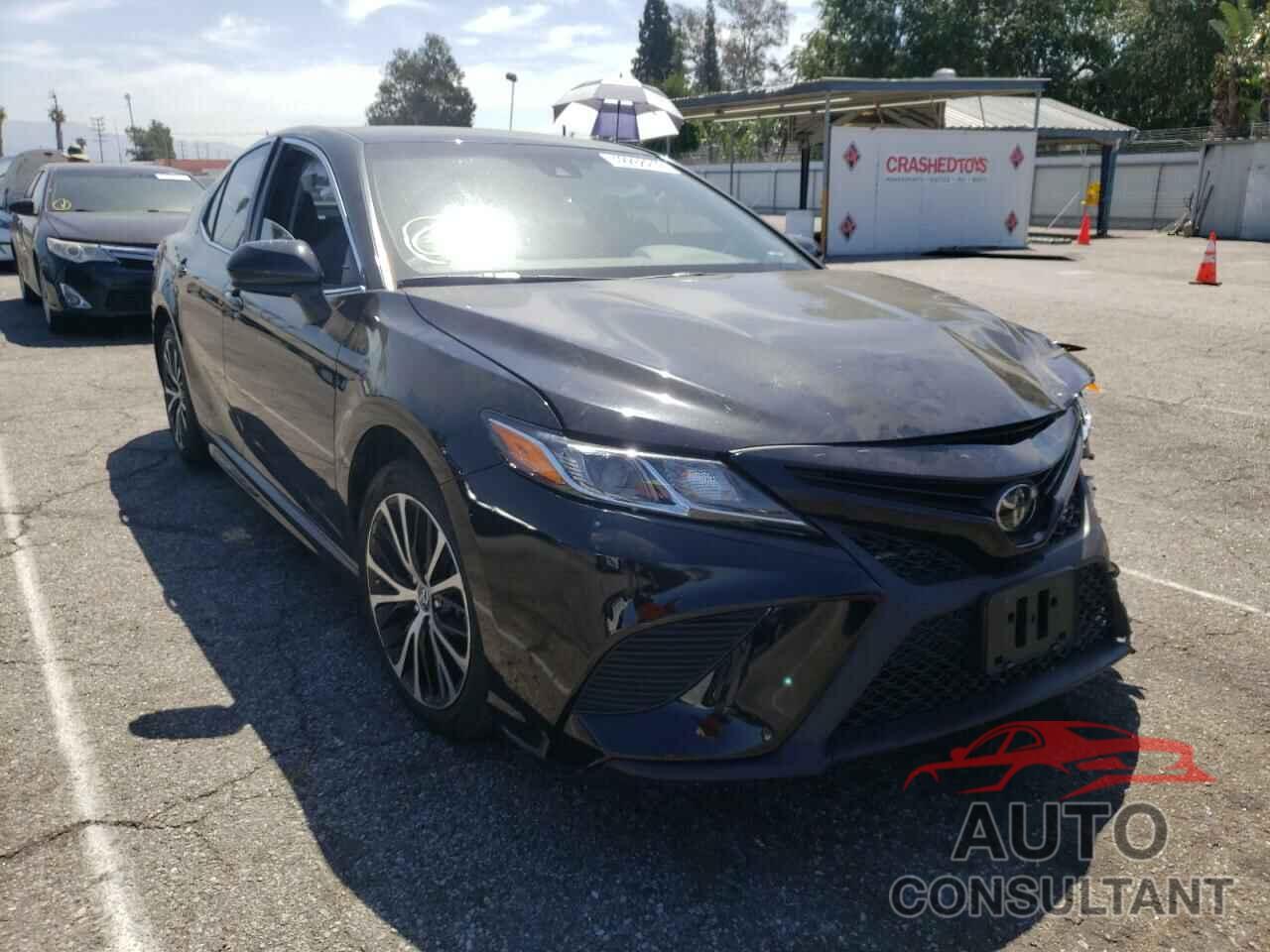 TOYOTA CAMRY 2018 - 4T1B11HK0JU642337