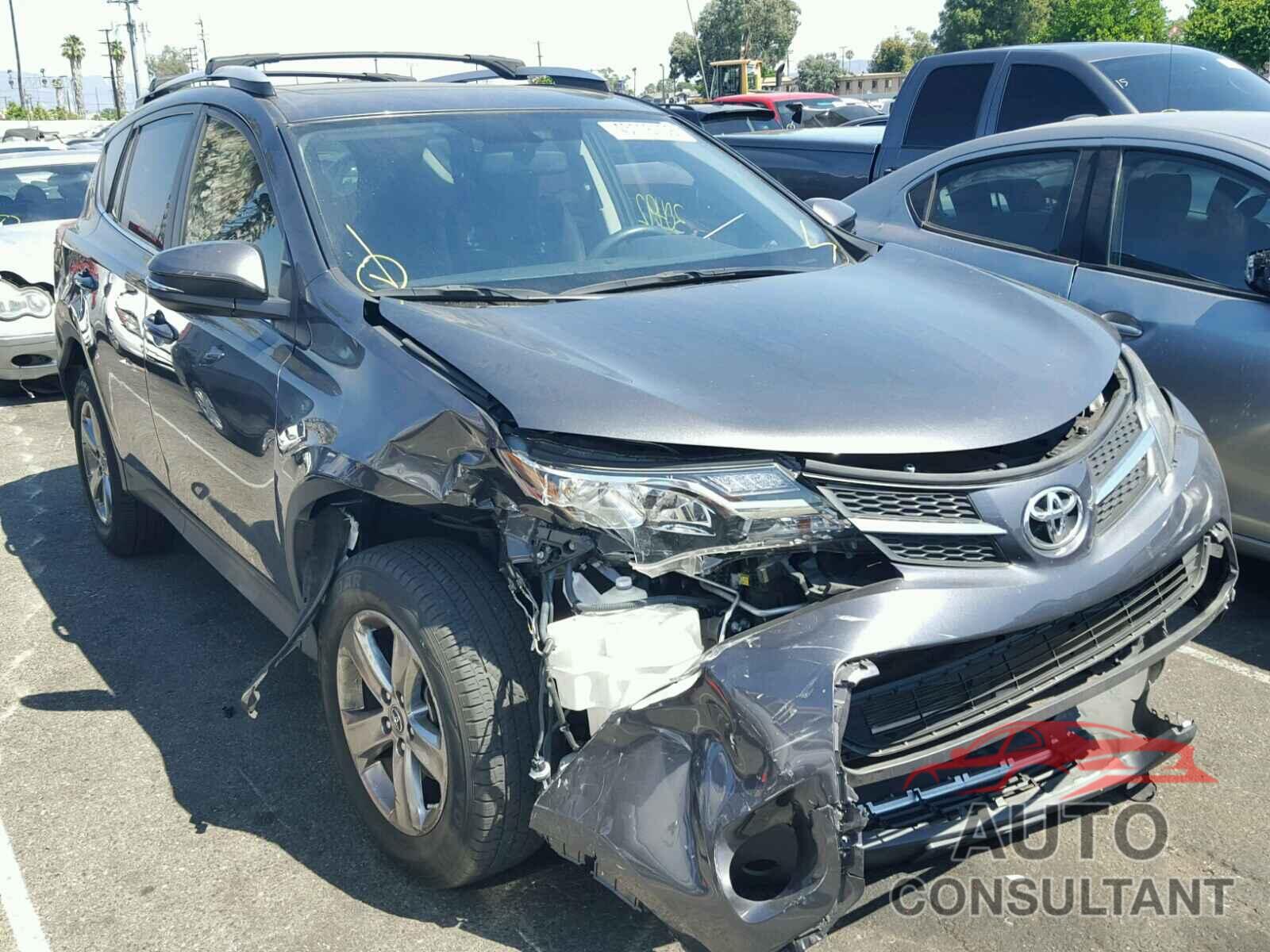 TOYOTA RAV4 XLE 2015 - JTMWFREVXFJ041868