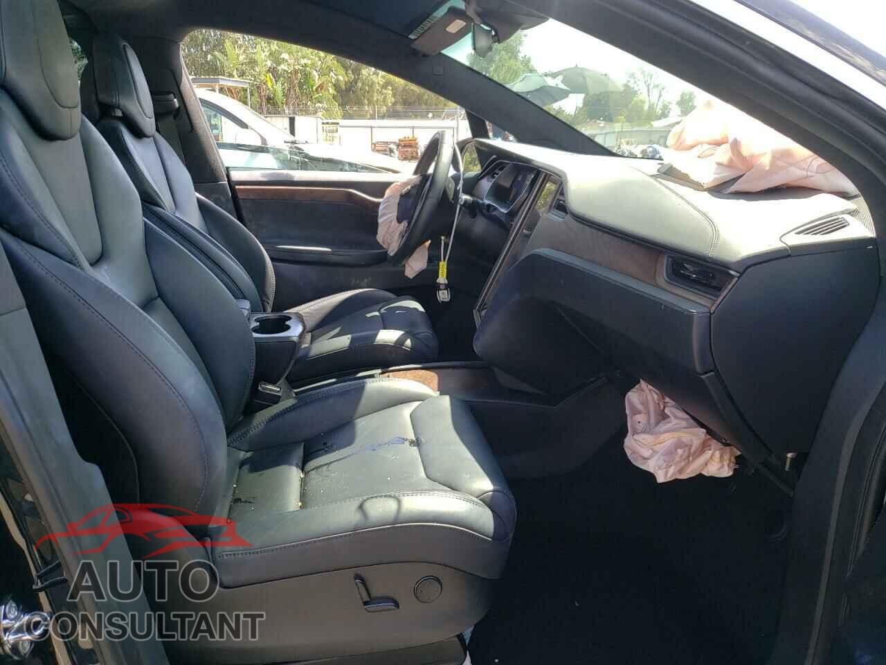 TESLA MODEL X 2019 - 5YJXCAE29KF152126