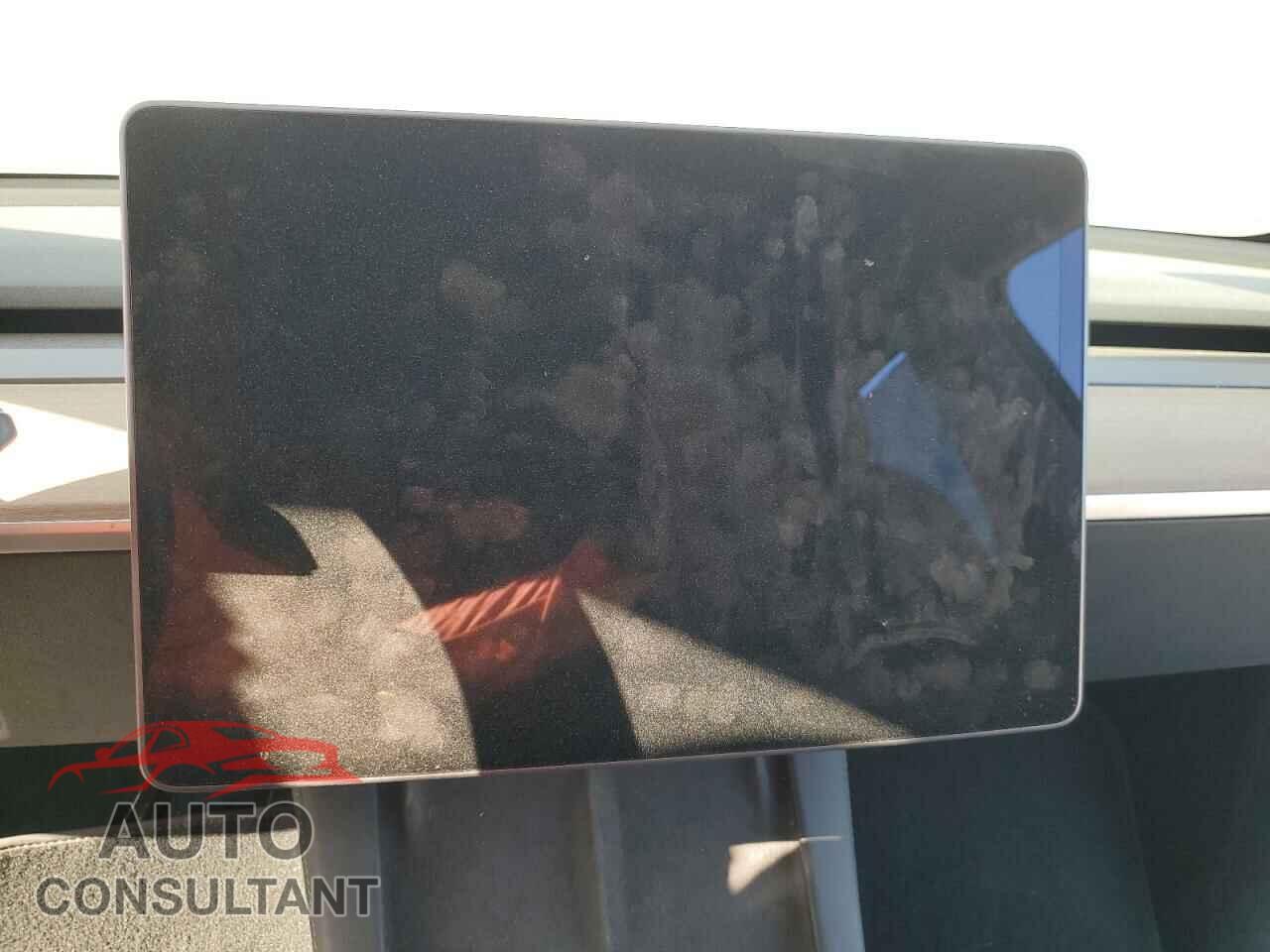 TESLA MODEL Y 2021 - 5YJYGAEE2MF149266