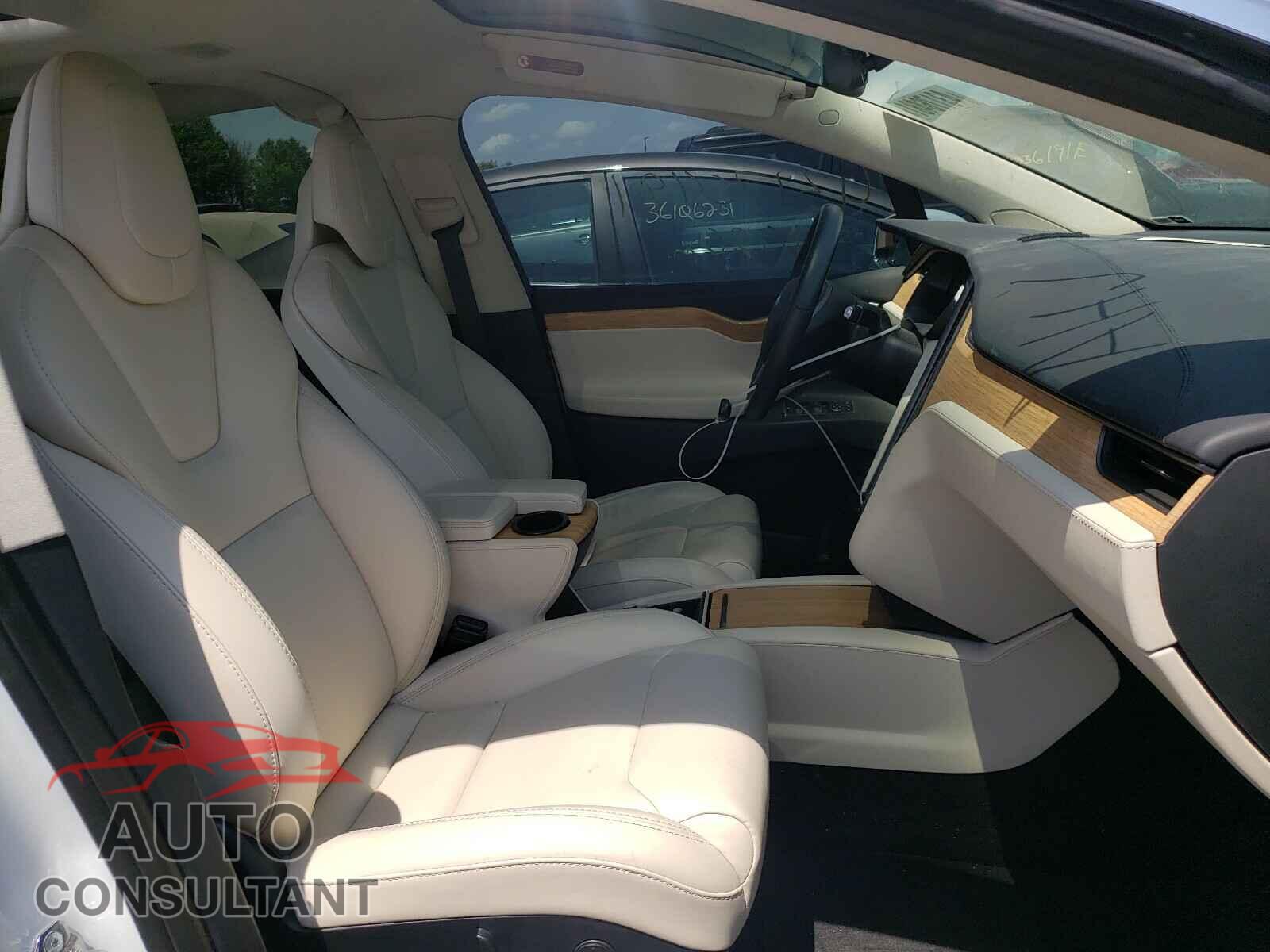 TESLA MODEL X 2018 - 5YJXCAE27JF103182