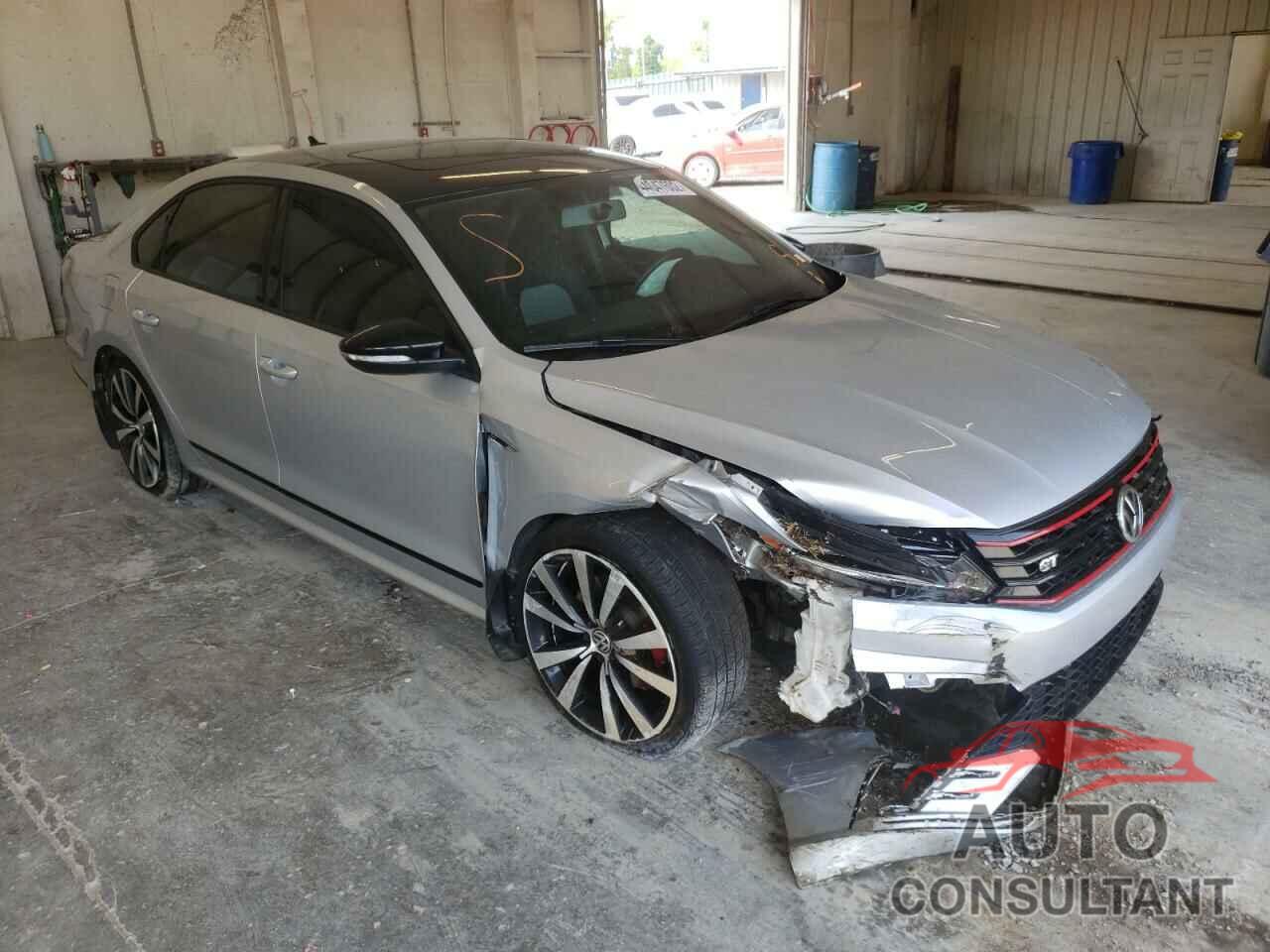 VOLKSWAGEN PASSAT 2018 - 1VWJM7A36JC031941