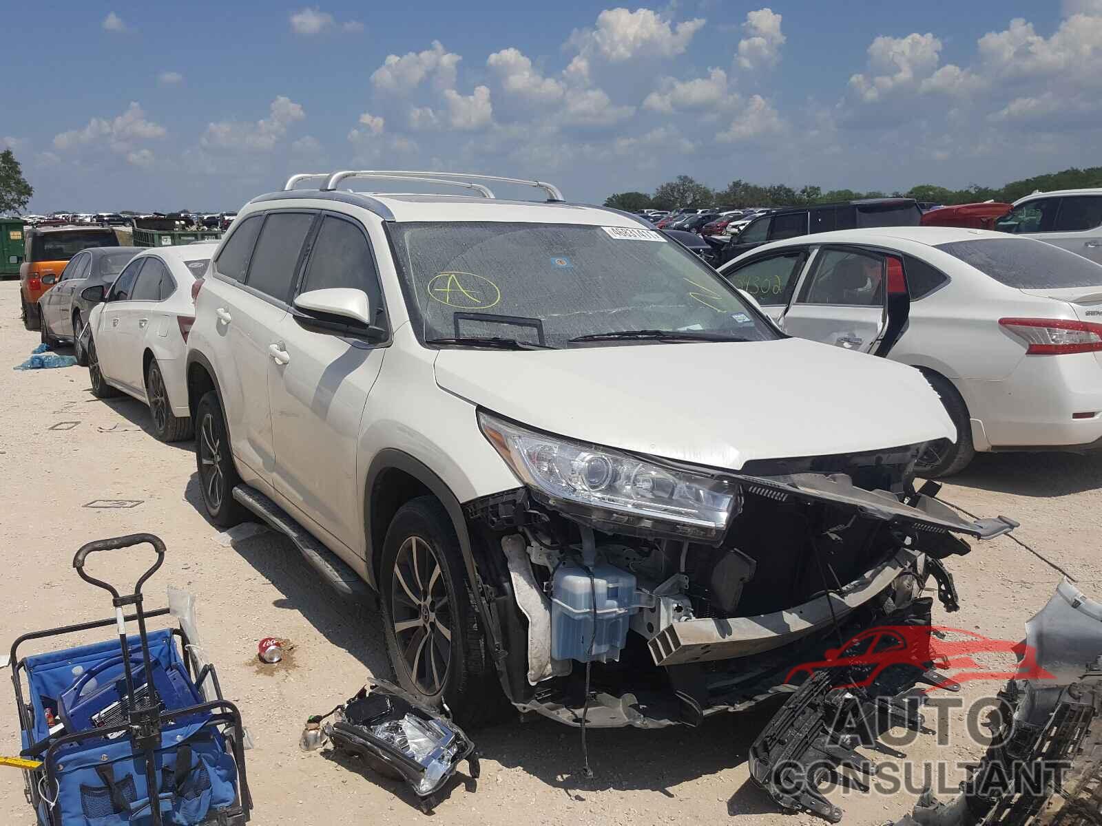TOYOTA HIGHLANDER 2017 - 5TDKZRFH2HS516319
