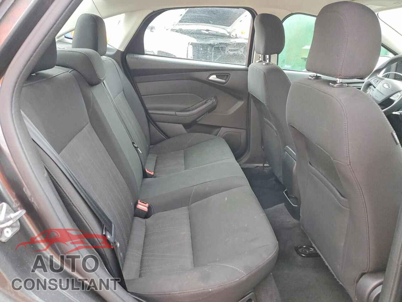 FORD FOCUS 2017 - 1FADP3F2XHL208460