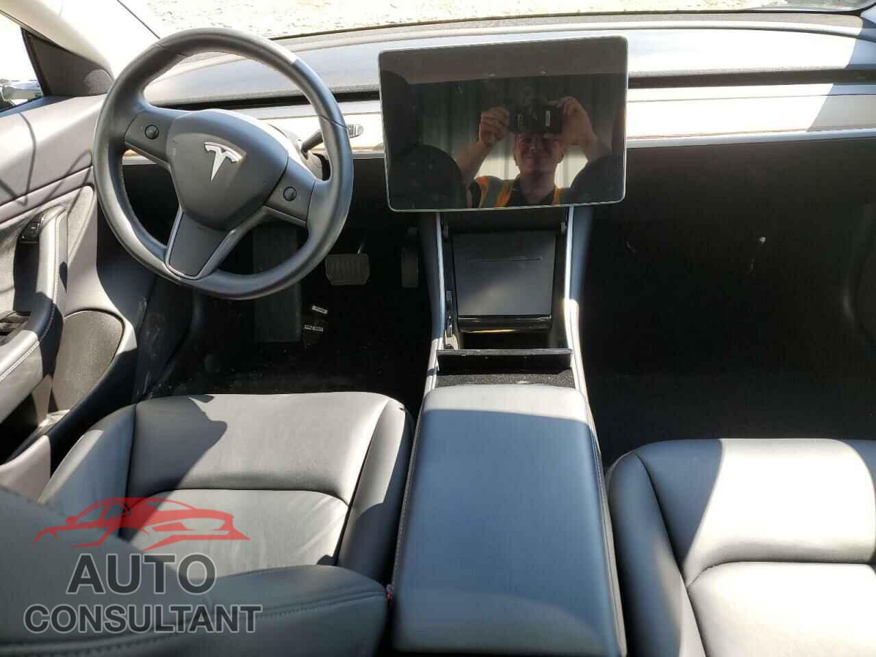 TESLA MODEL 3 2019 - 5YJ3E1EB7KF384927