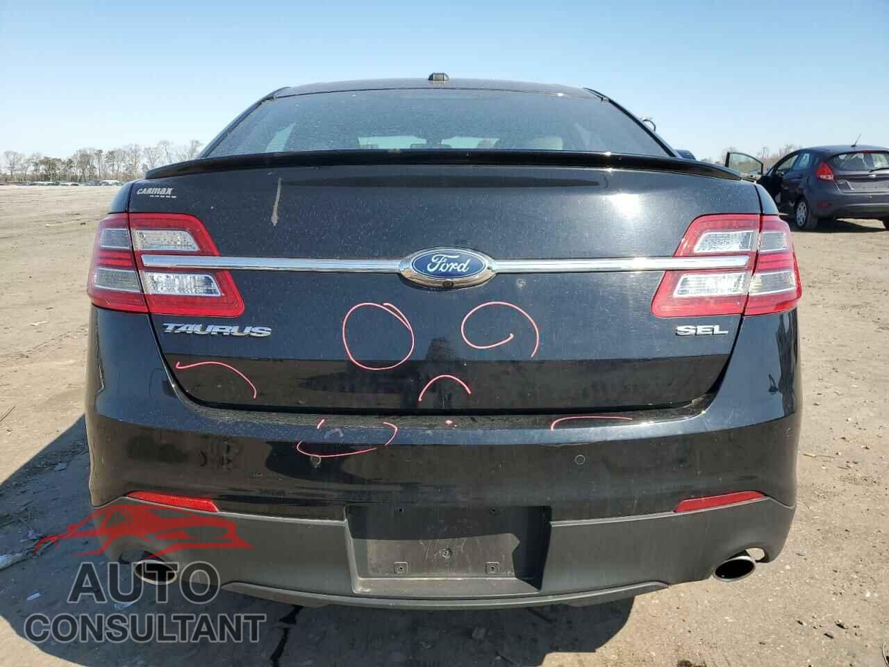 FORD TAURUS 2018 - 1FAHP2E84JG102036