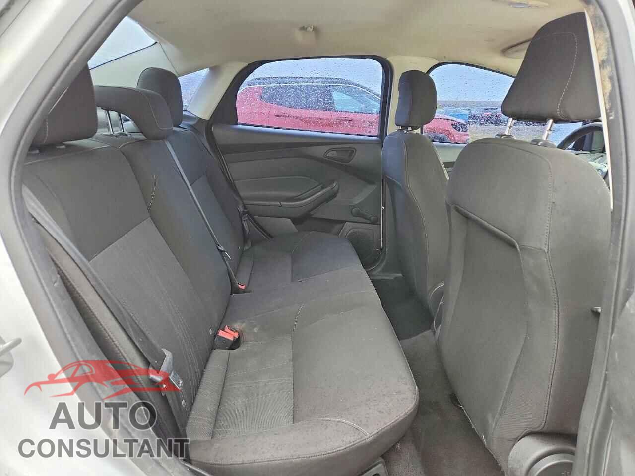 FORD FOCUS 2015 - 1FADP3E23FL256249