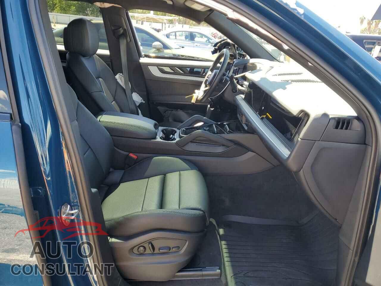 PORSCHE CAYENNE 2024 - WP1AA2AY5RDA02221