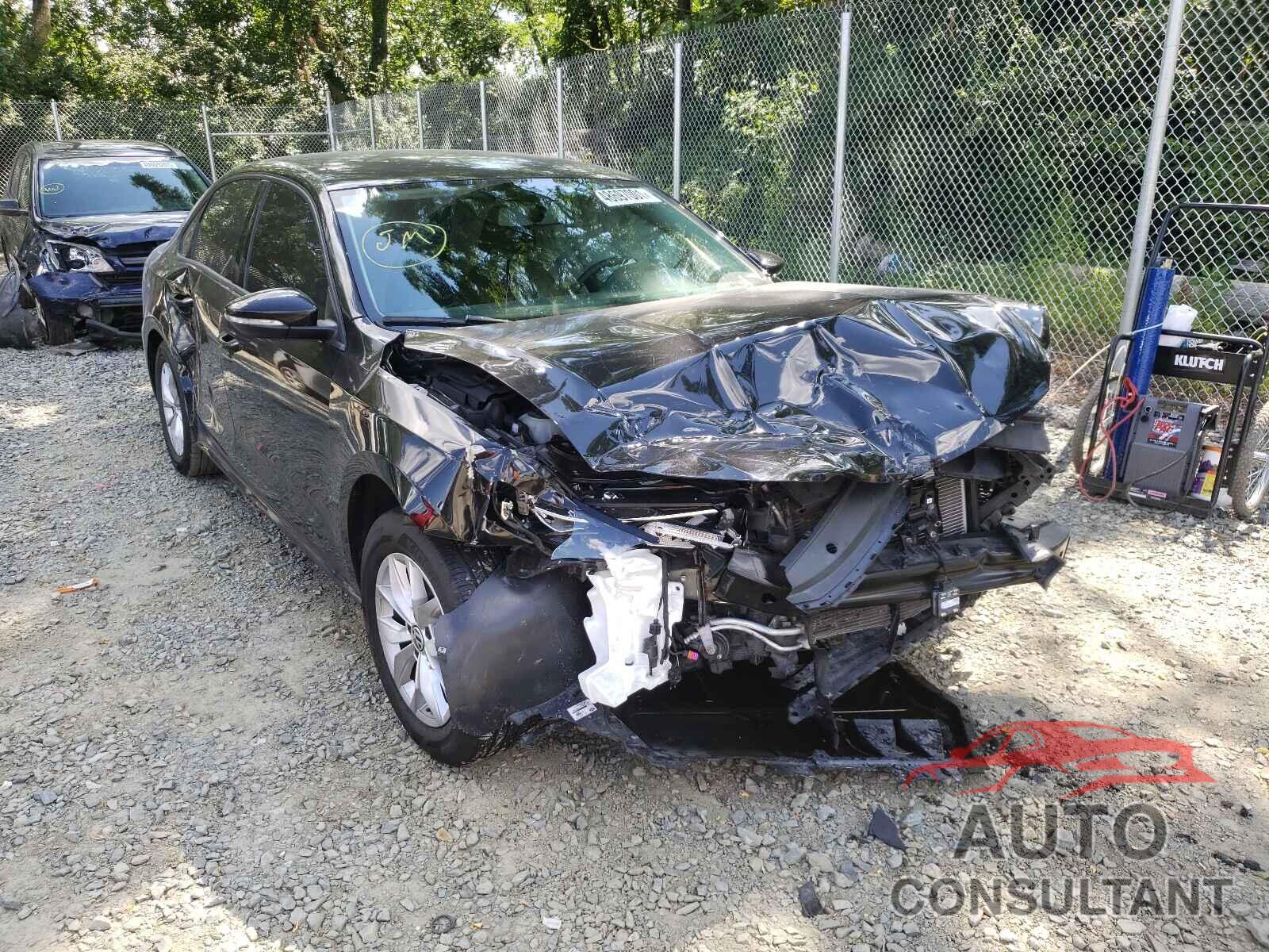 VOLKSWAGEN PASSAT 2018 - 1VWAA7A36JC028420