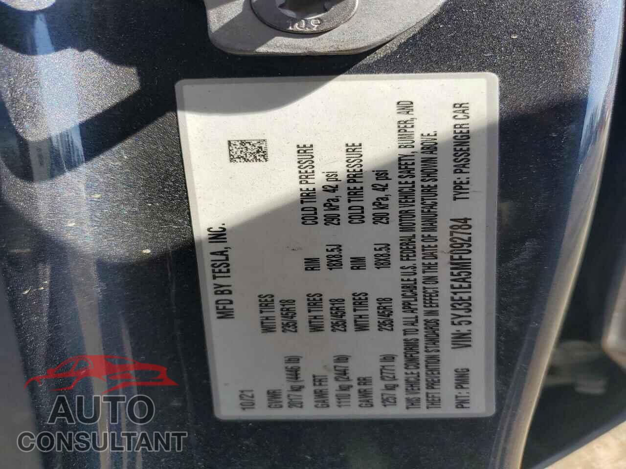 TESLA MODEL 3 2021 - 5YJ3E1EA5MF092784