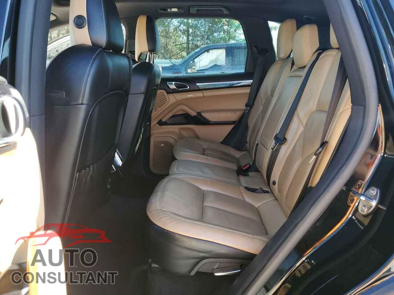 PORSCHE CAYENNE 2018 - WP1AA2A28JKA00944