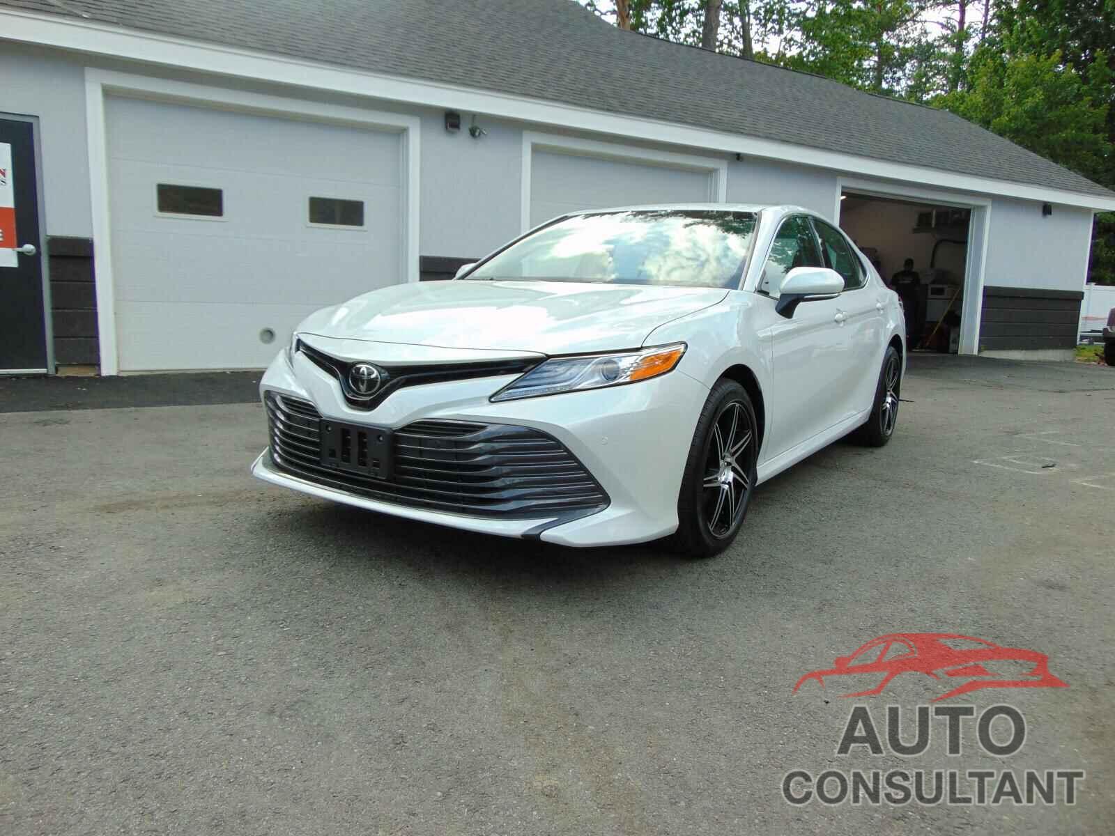 TOYOTA CAMRY 2018 - 4T1B11HK2JU060417