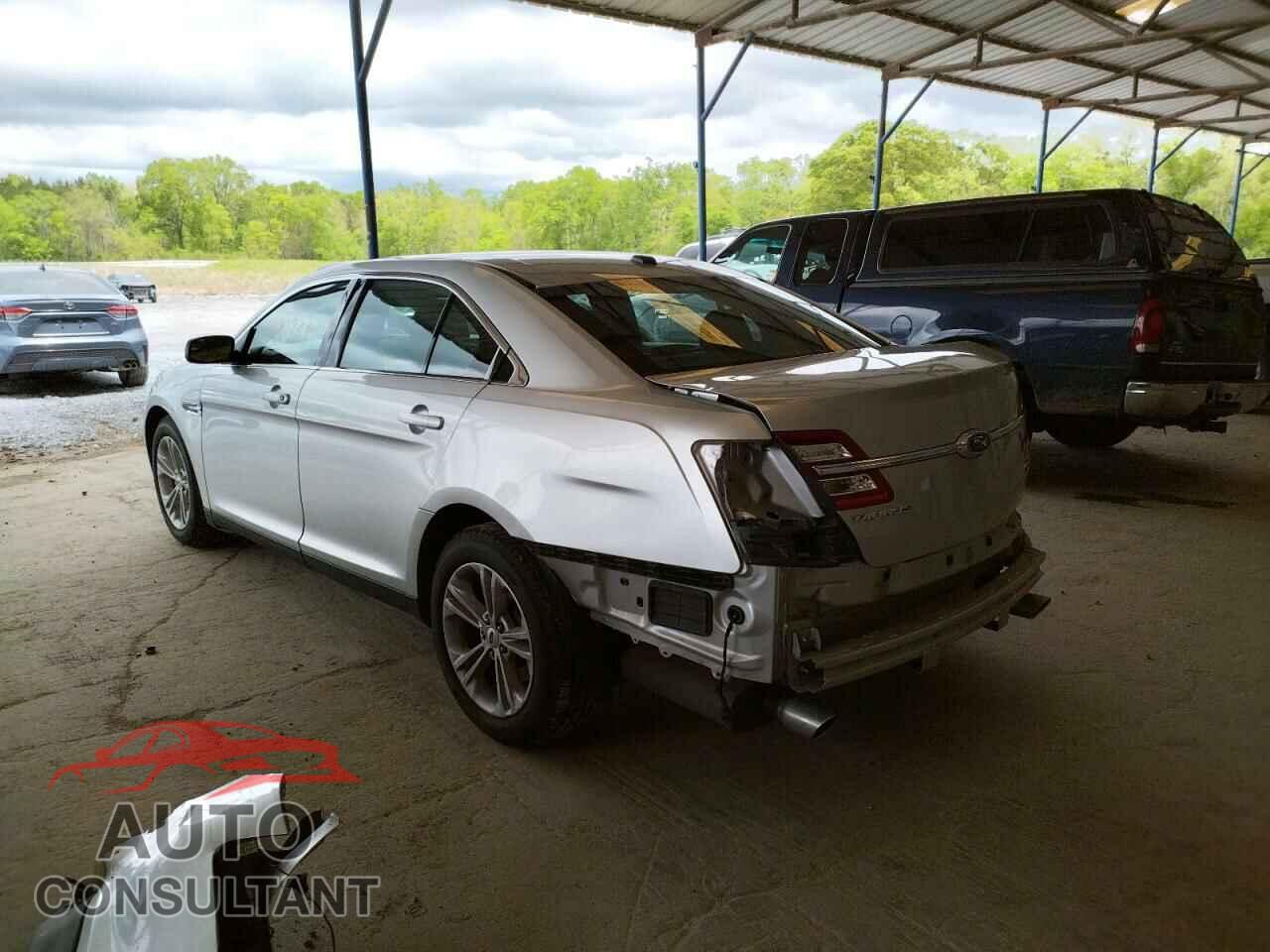 FORD TAURUS 2018 - 1FAHP2E82JG136752